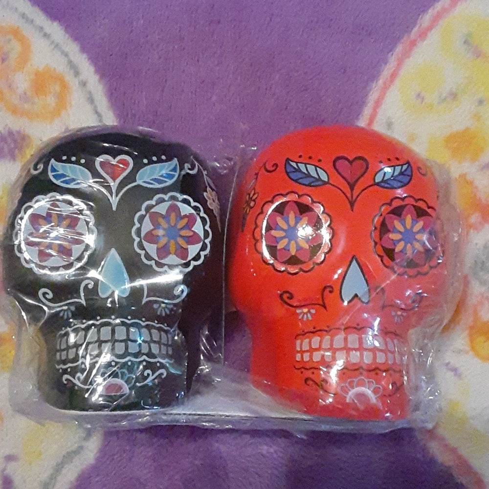 Sugar Skull salt and pepper shakers NWT - Picture 1 of 4